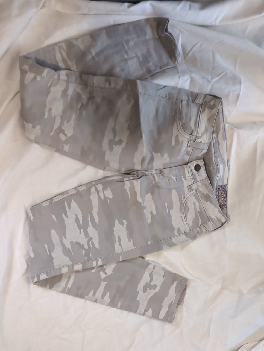 Siwy Women’s Skinny Camo Jeans in Light Gray & White